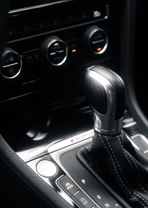Volkswagen Golf cena 124000 przebieg: 28000, rok produkcji 2019 z Białystok małe 211